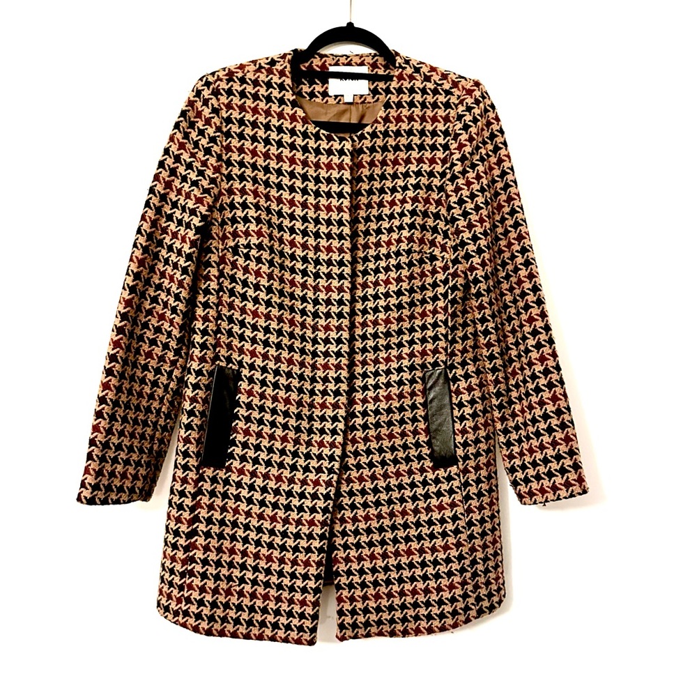 Contemporary Houndstooth-Like Pattened Jacket with Black Leather Pocket Accents